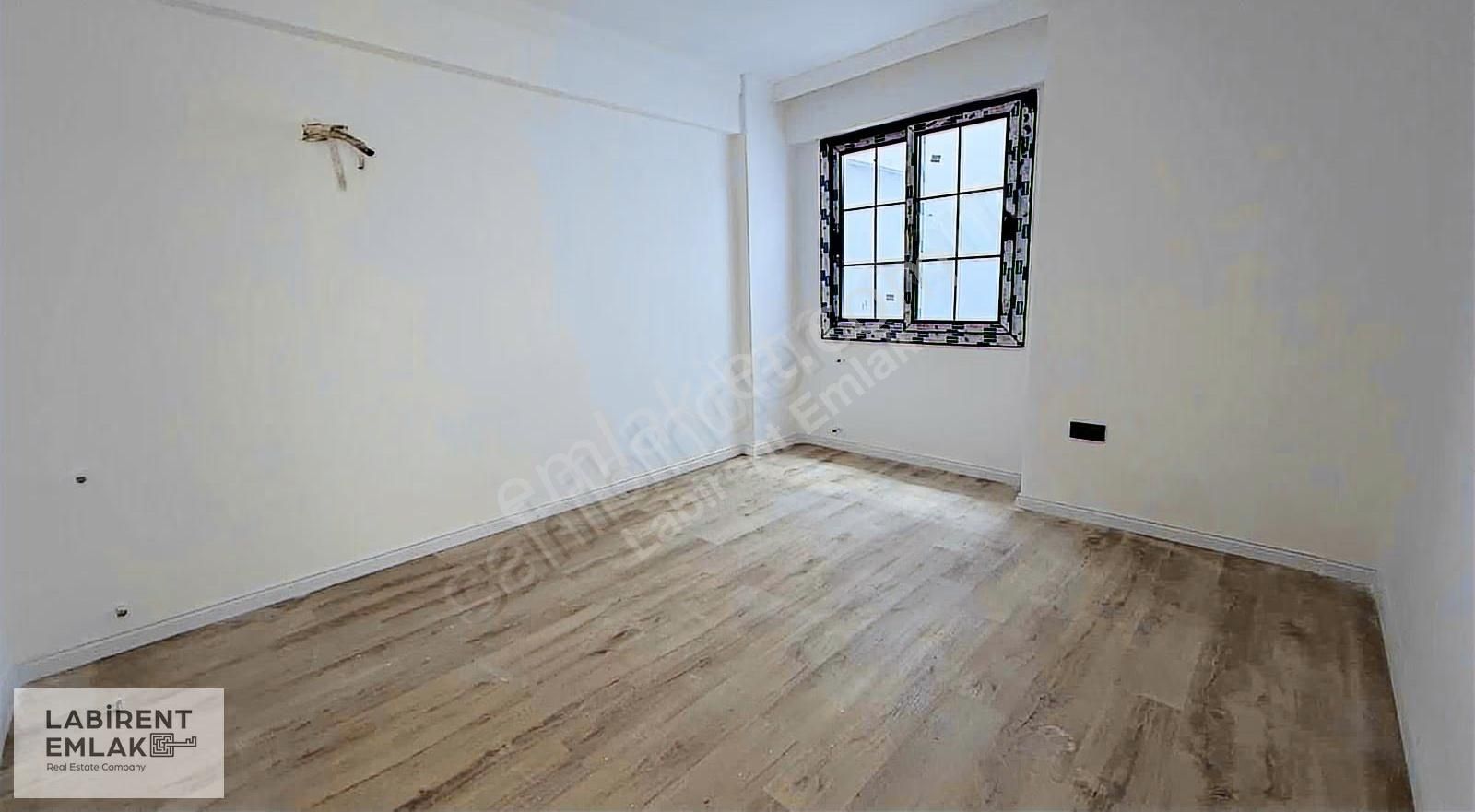 Cadde Üzerinde Asansörlü 2+1 Satılık Daire - Görsel 3