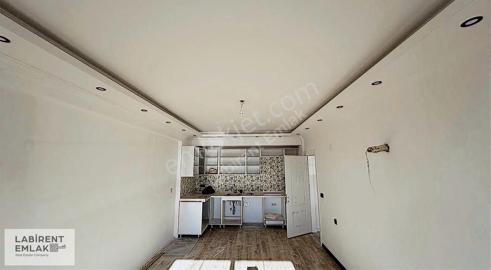 Cadde Üzerinde Asansörlü 2+1 Satılık Daire - Görsel 5