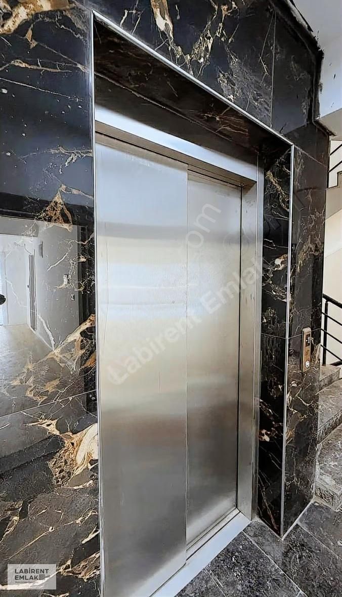 Cadde Üzerinde Asansörlü 2+1 Satılık Daire - Görsel 7