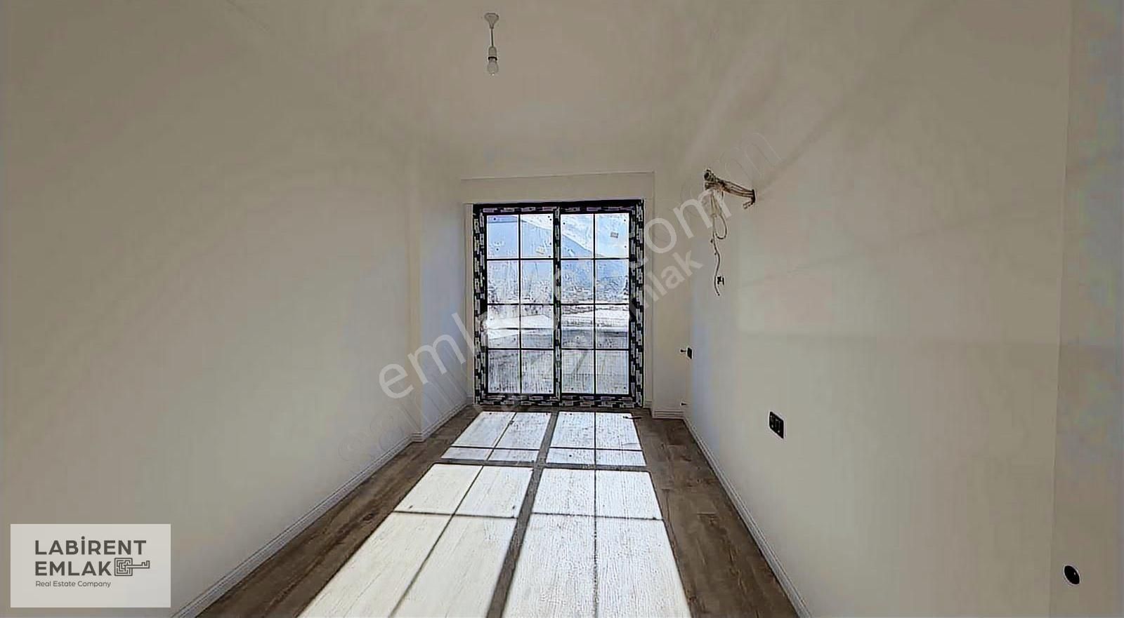 Cadde Üzerinde Asansörlü 2+1 Satılık Daire - Görsel 9