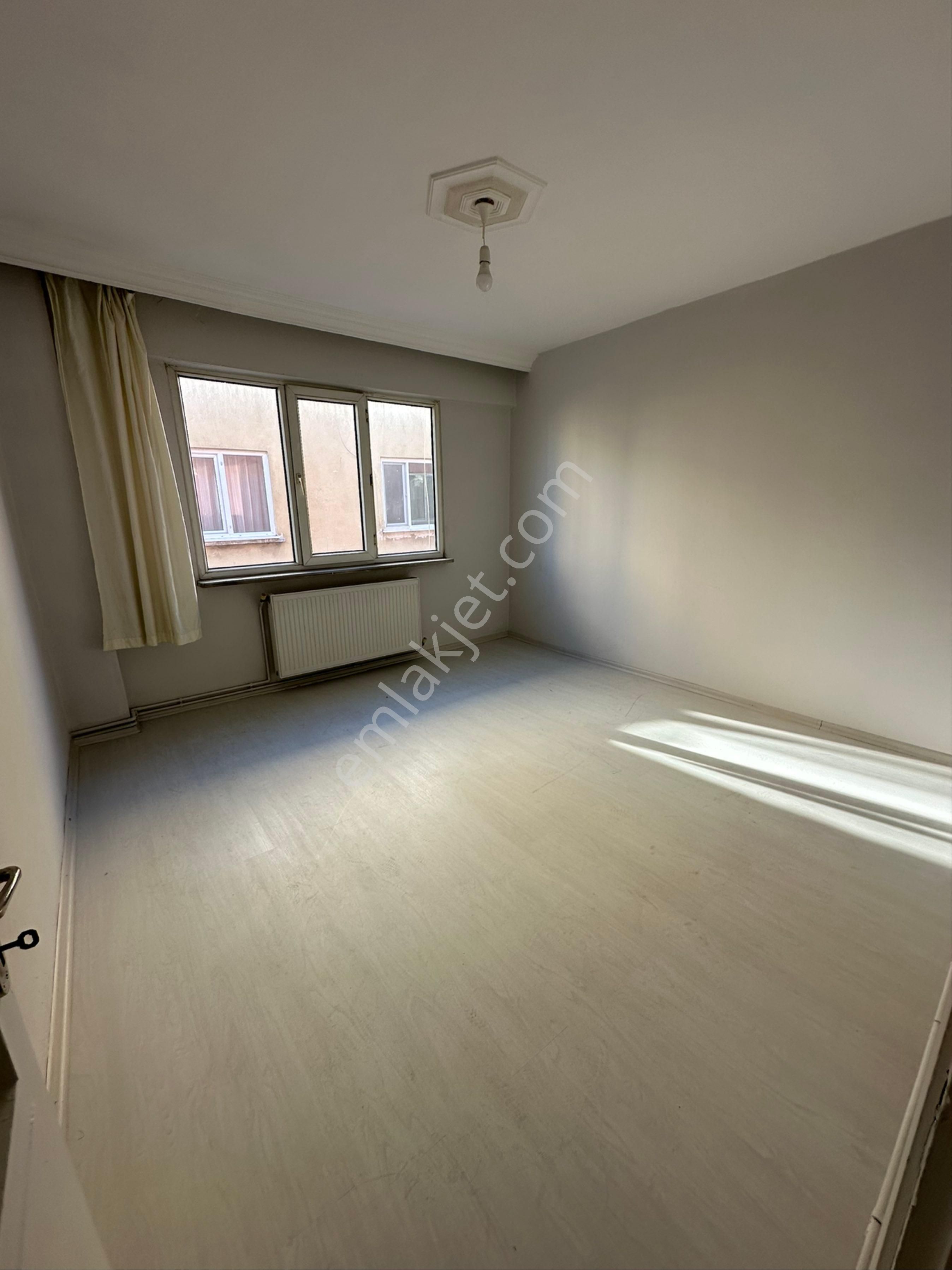 Küçük Emlaktan Satılık 3+1 Daire