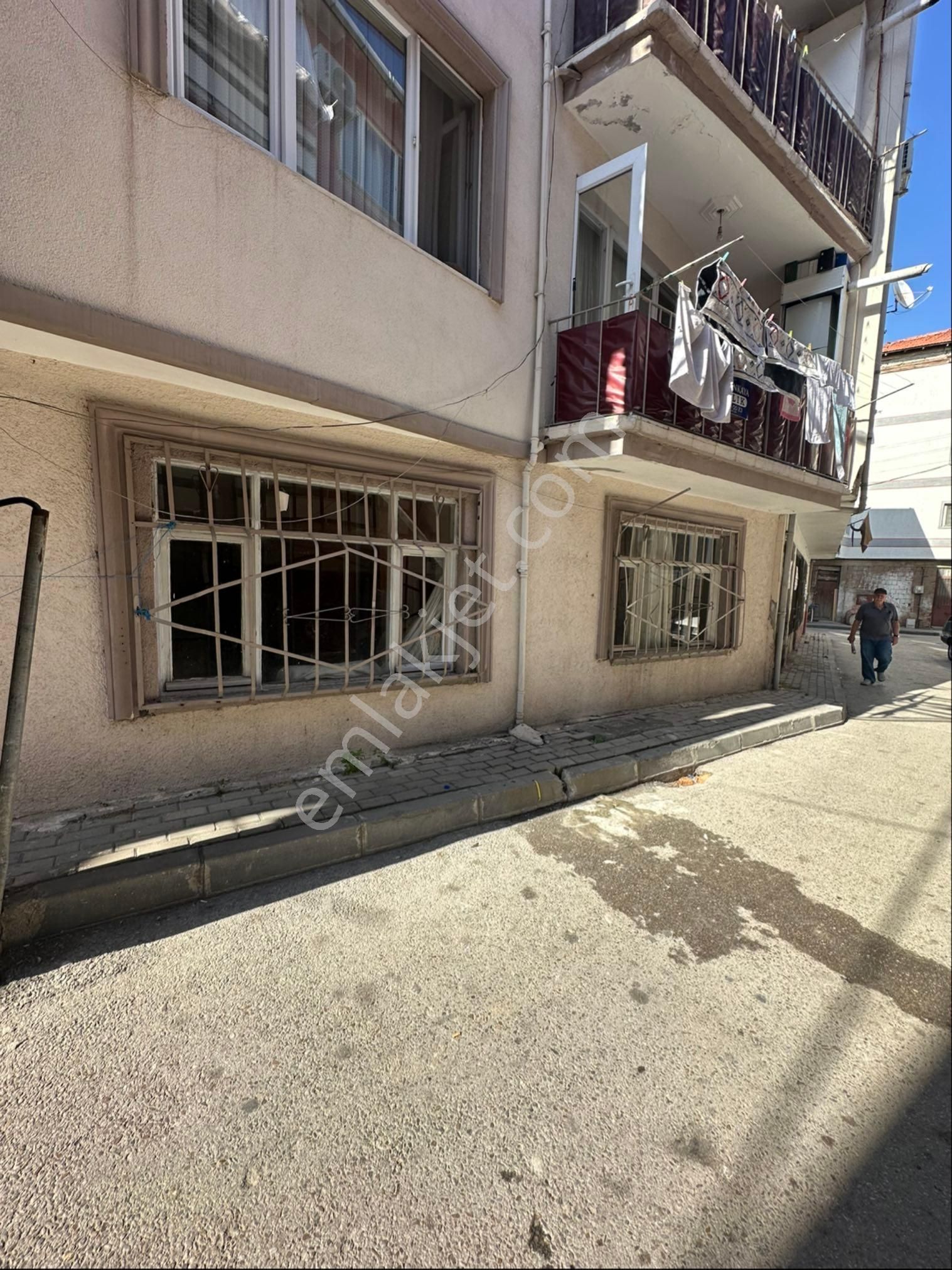 Küçük Emlaktan Gemlik Çarşı Merkezde Giriş Kat