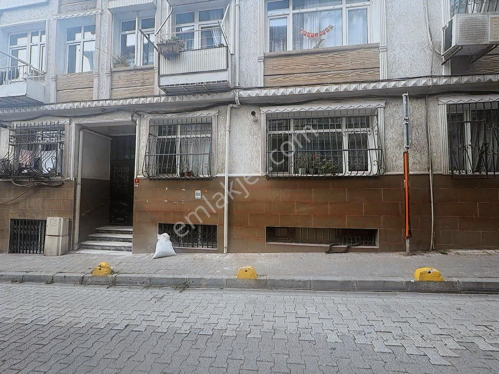Ecem Emlaktan Esekapıda Hastanelere Yakın Yüksek Giriş - Görsel 3