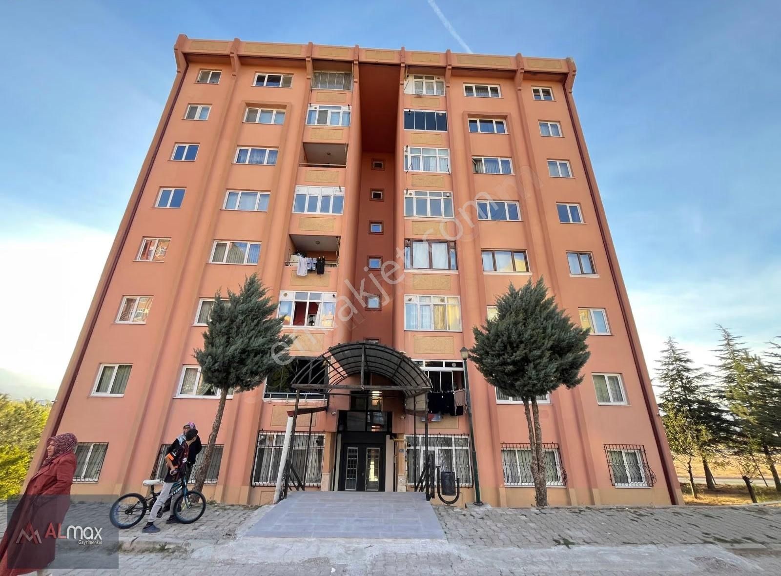 Demokrasi Tokide 132 M2 Satlık Daire