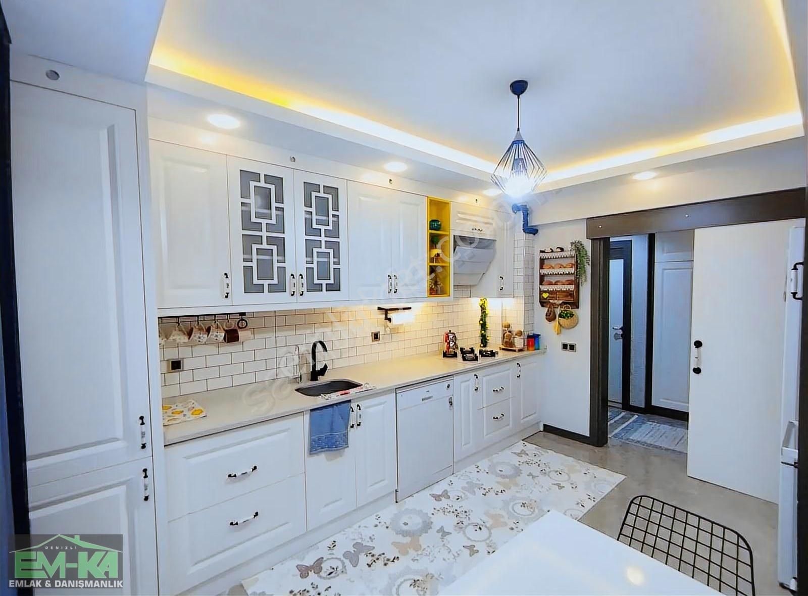 Em-kadan Karahasanlıda Merkezi Konumda 3+1 Satılık Daire