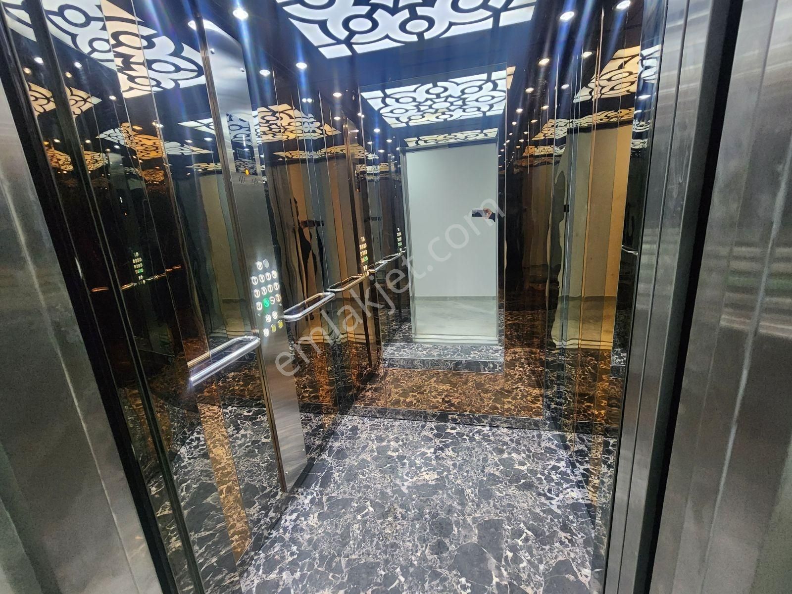 Antalya Aney Mahmutlar Mahallesi'nde Harika Manzaralı 1+1 - Görsel 21