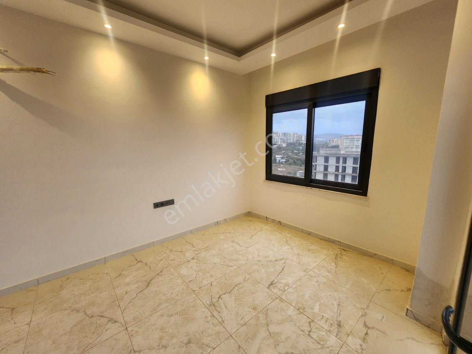 Antalya Aney Mahmutlar Mahallesi'nde Harika Manzaralı 1+1 - Görsel 3