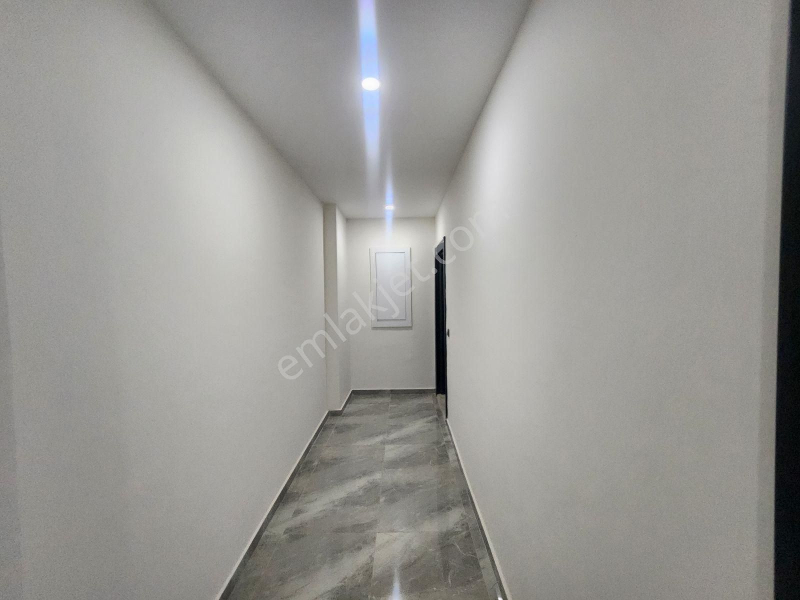 Antalya Aney Mahmutlar Mahallesi'nde Harika Manzaralı 1+1 - Görsel 2