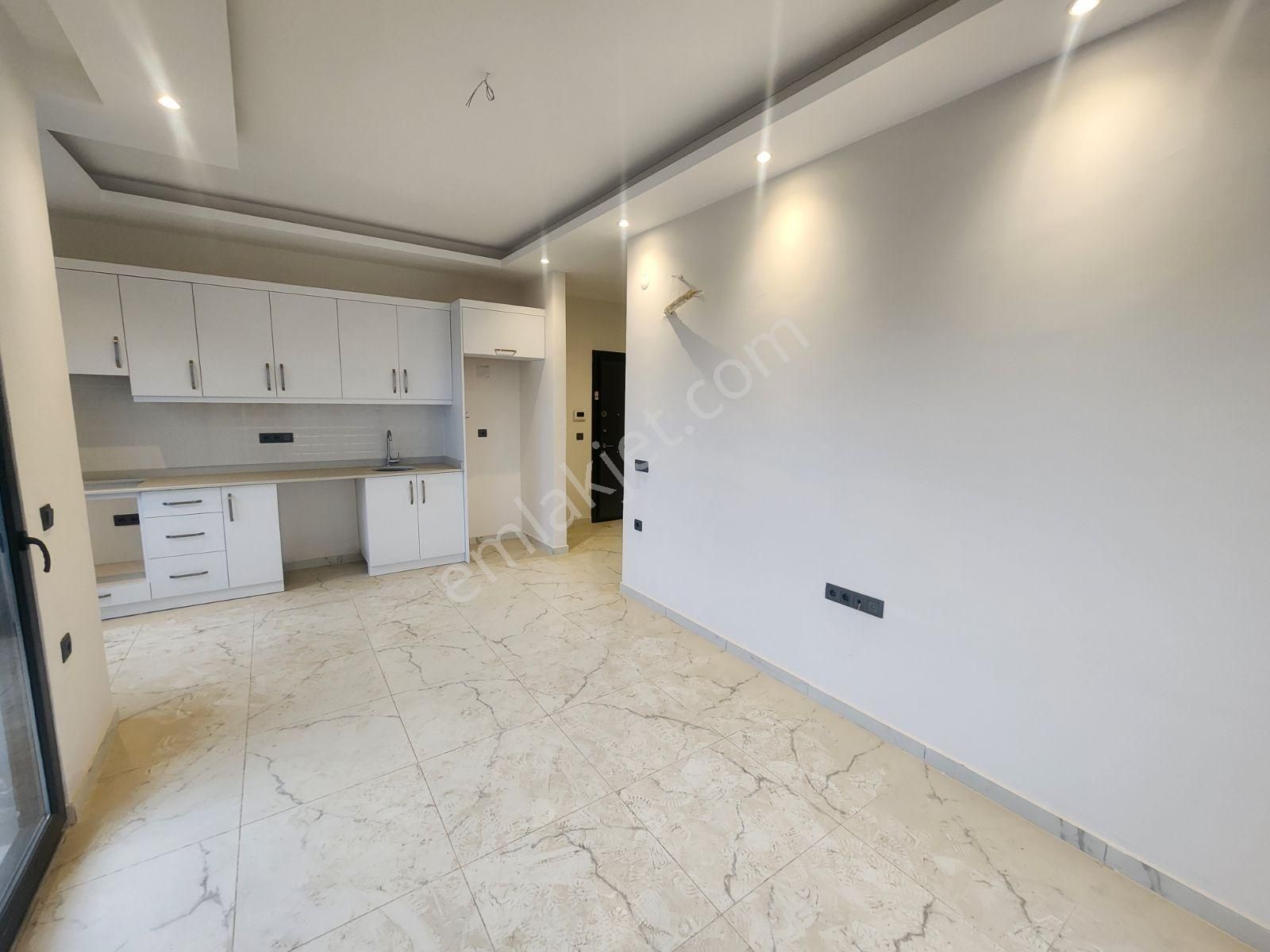 Antalya Aney Mahmutlar Mahallesi'nde Harika Manzaralı 1+1 - Görsel 18