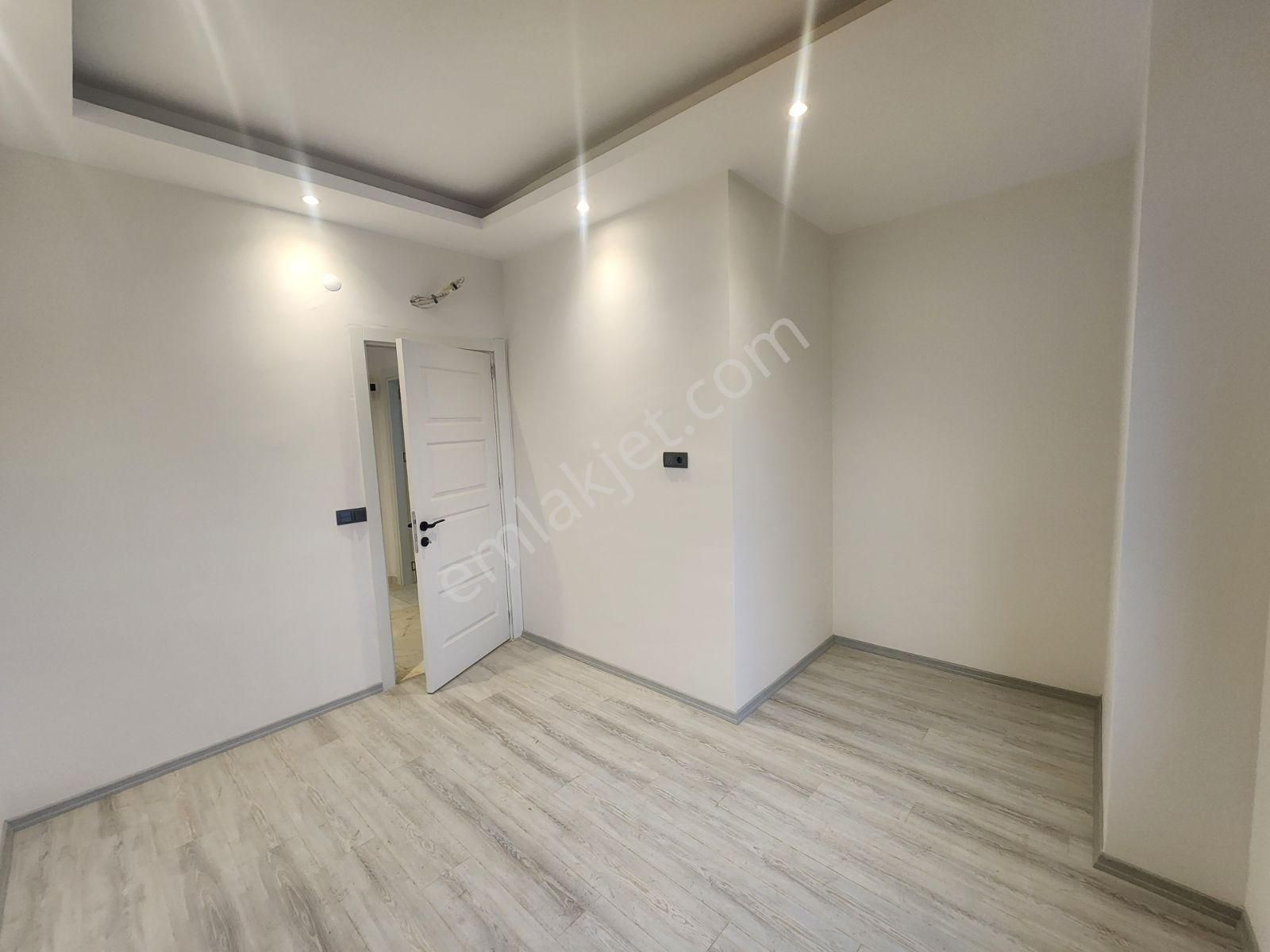 Antalya Aney Mahmutlar Mahallesi'nde Harika Manzaralı 1+1 - Görsel 17