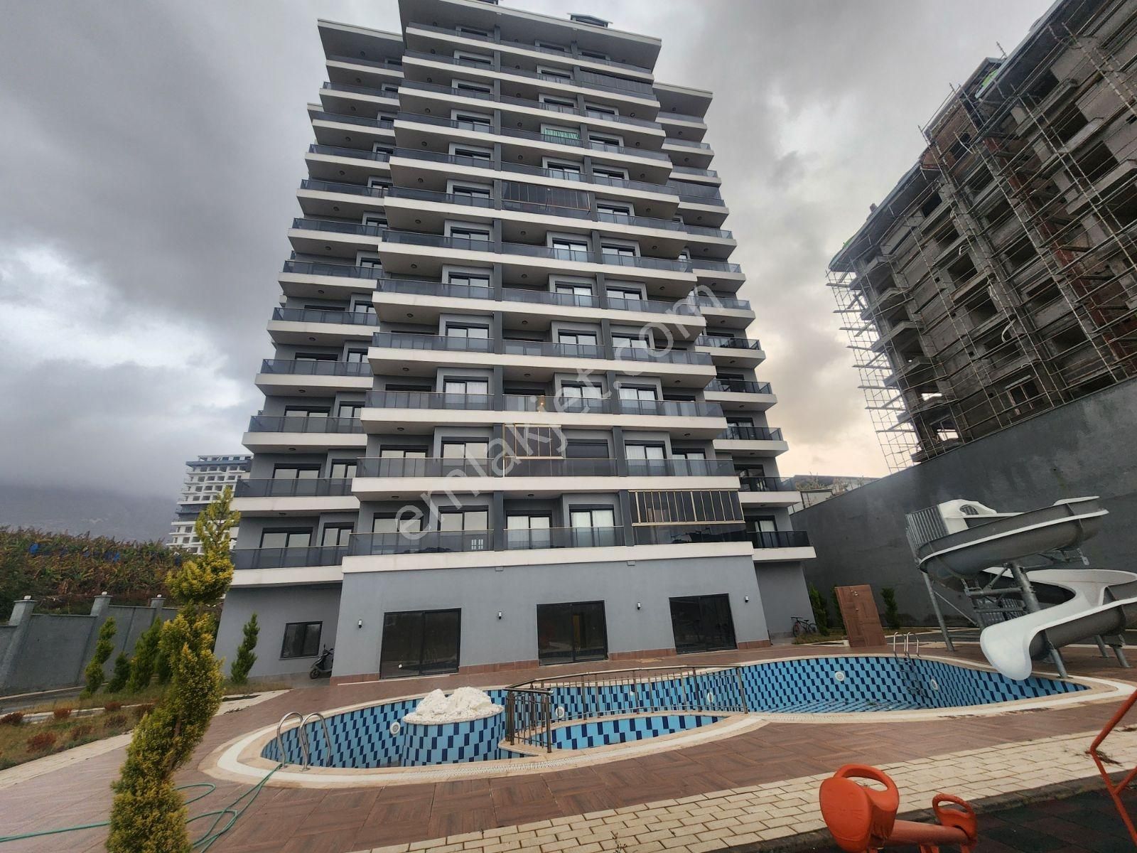 Antalya Aney Mahmutlar Mahallesi'nde Harika Manzaralı 1+1