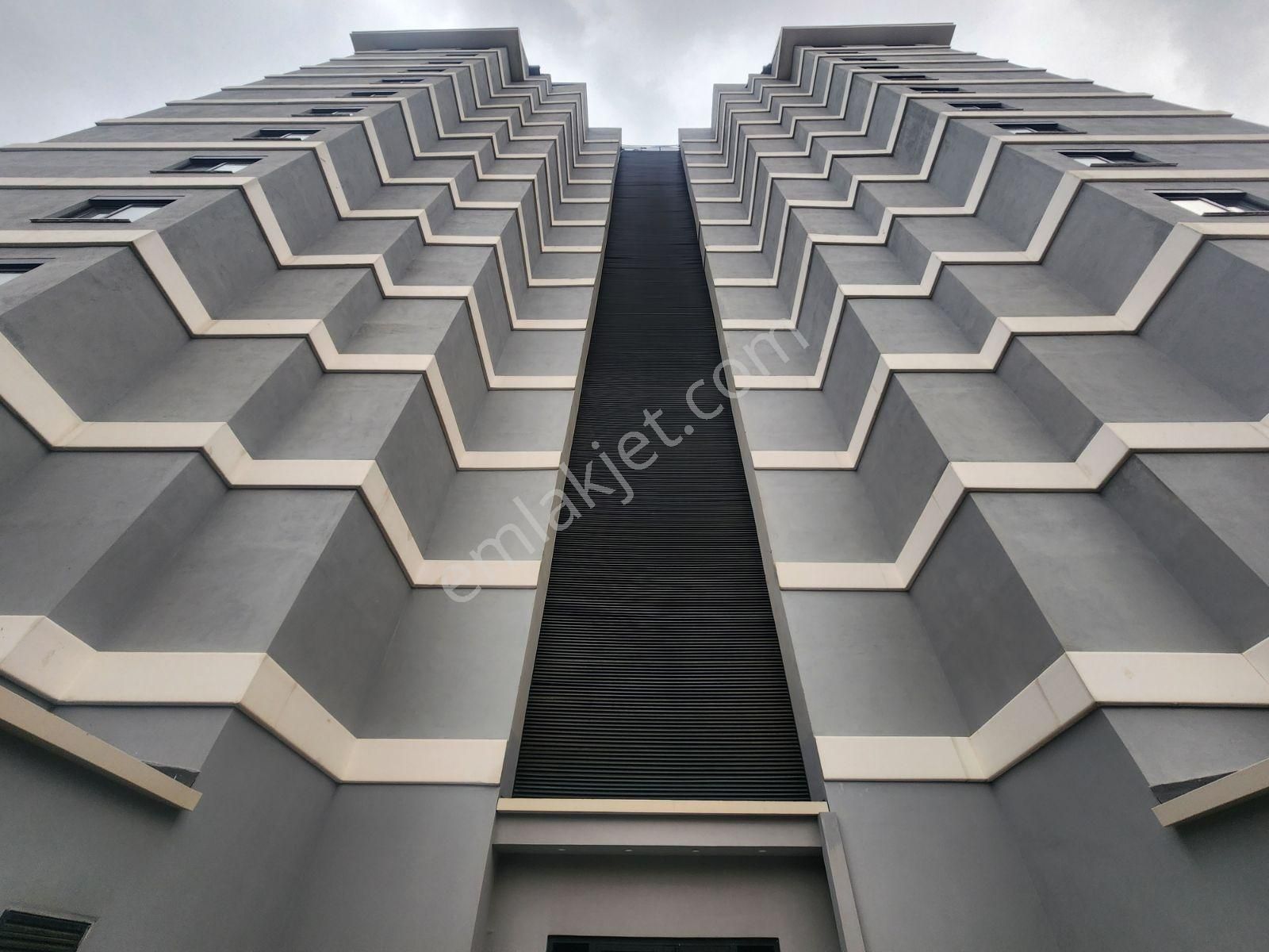 Antalya Aney Mahmutlar Mahallesi'nde Harika Manzaralı 1+1 - Görsel 4