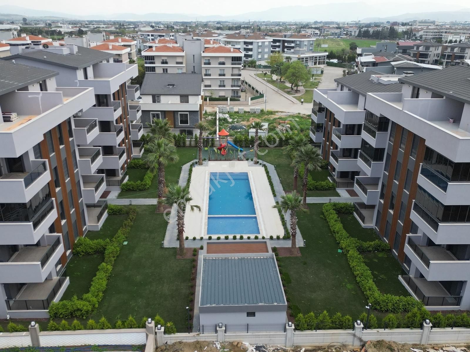 Q'zen Den Havuzlu Site İçerisinde 136 M2 3+1 Daireler - Görsel 2