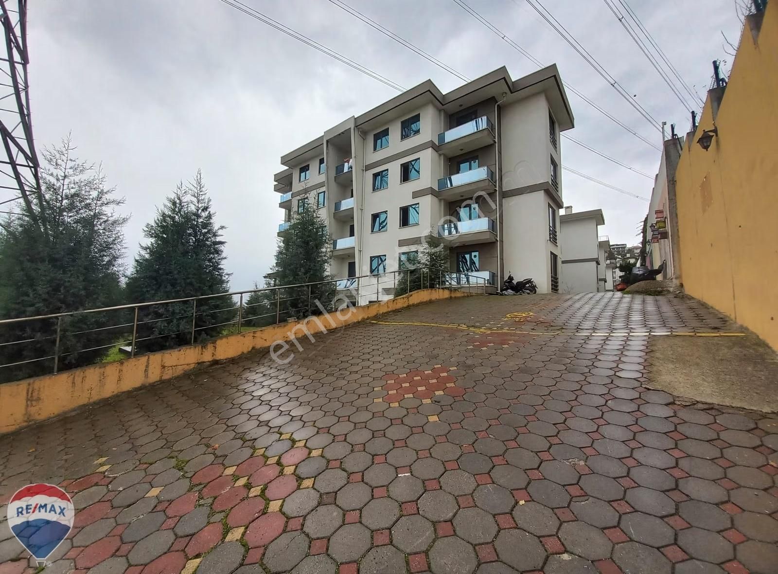 Remax Mavi-kemalpaşa Kampüslife Sitesi Arakat Asansörlü2+1apart
