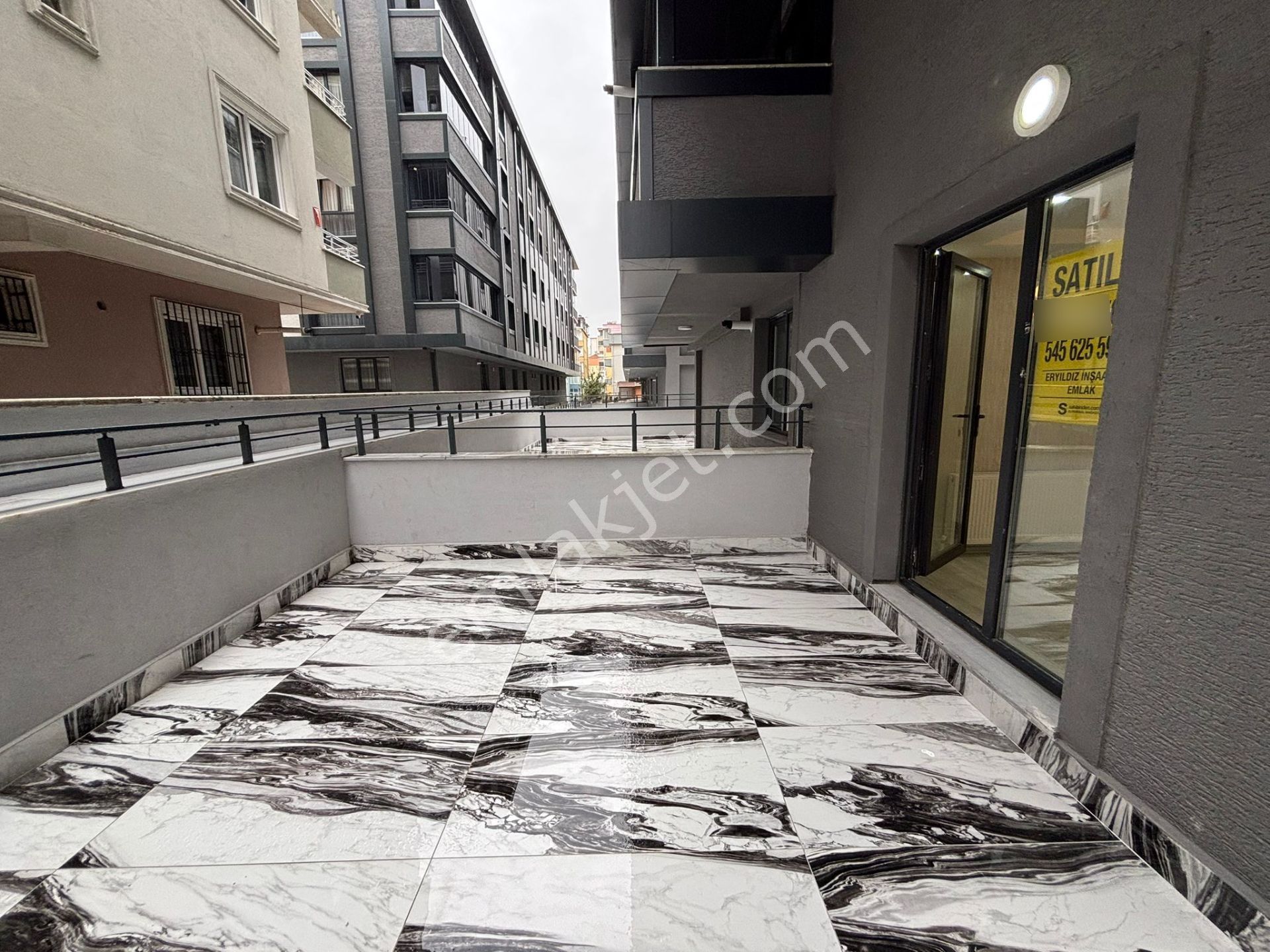 **eryıldız İnşaat**kendi Mülkümüz**çarşı İçinde Ful+ful Büyük Teraslı Ultra Lüx 1+1 Daire - Görsel 2