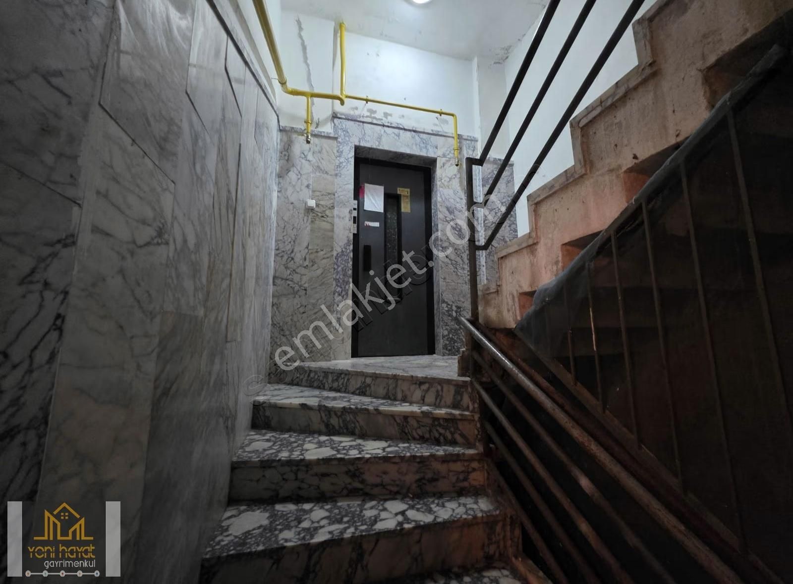 Pazar Mah. De Tranvaya Cok Yakın Ara Kat Fırsat Geniş 2+1 Daire - Görsel 13