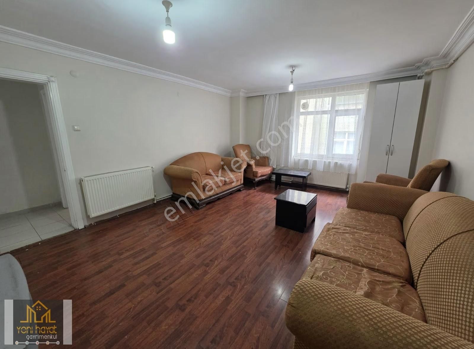 Pazar Mah. De Tranvaya Cok Yakın Ara Kat Fırsat Geniş 2+1 Daire