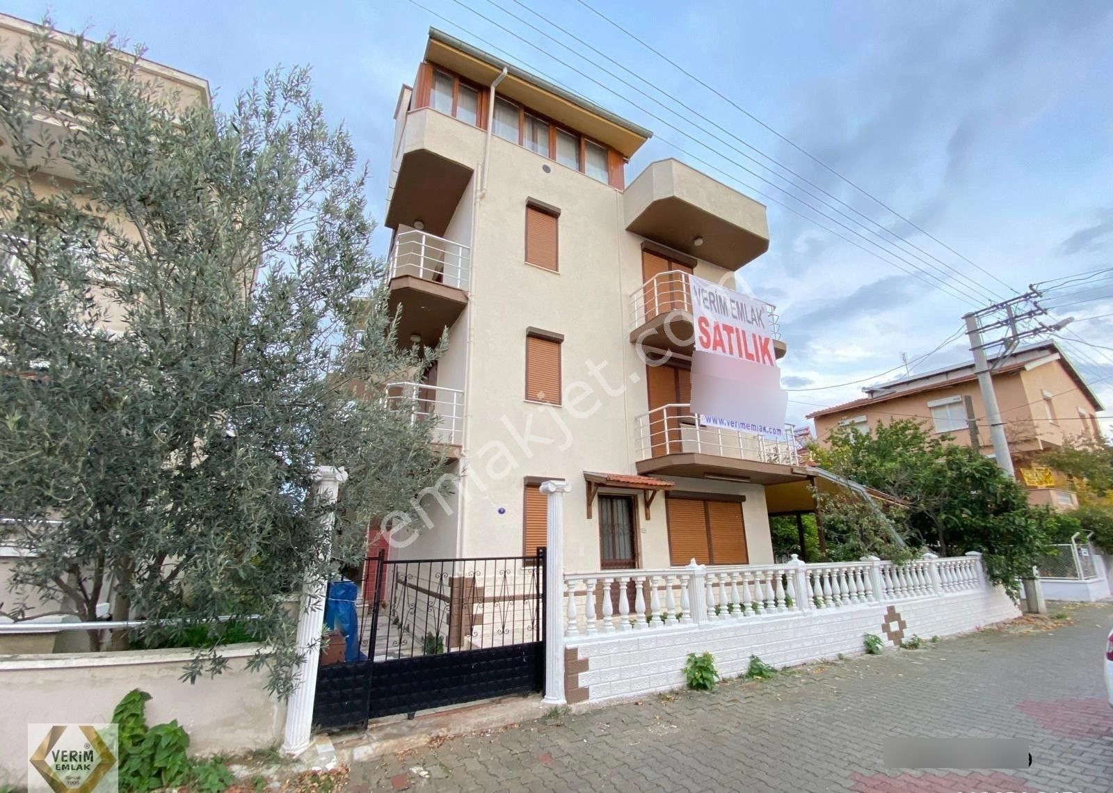 Seferihisar Ürkmez’de Tam 7 Daireli Deniz Tarafında Apartmanımız Komple Satılık