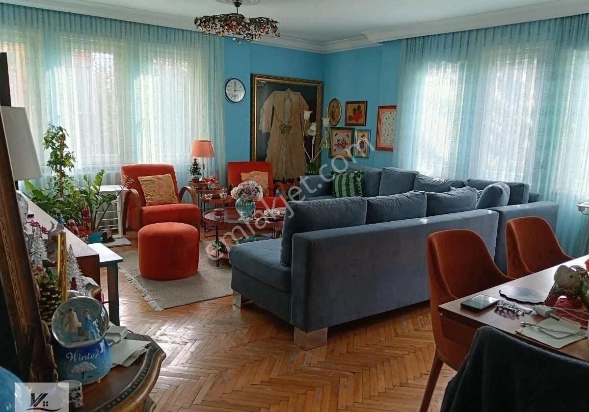 Cumhuriyet Mah.de Emek Sitesinde 3+1 160 M2 2.kat Daire