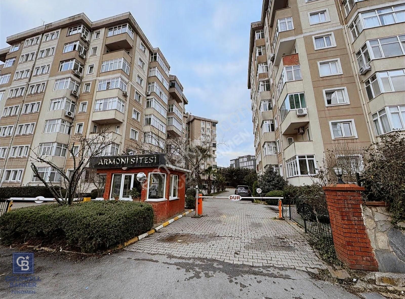 Çekmeköy Merkez Mah. Armoni Sitesi'nde 4+1 Satılık Daire 196 M2