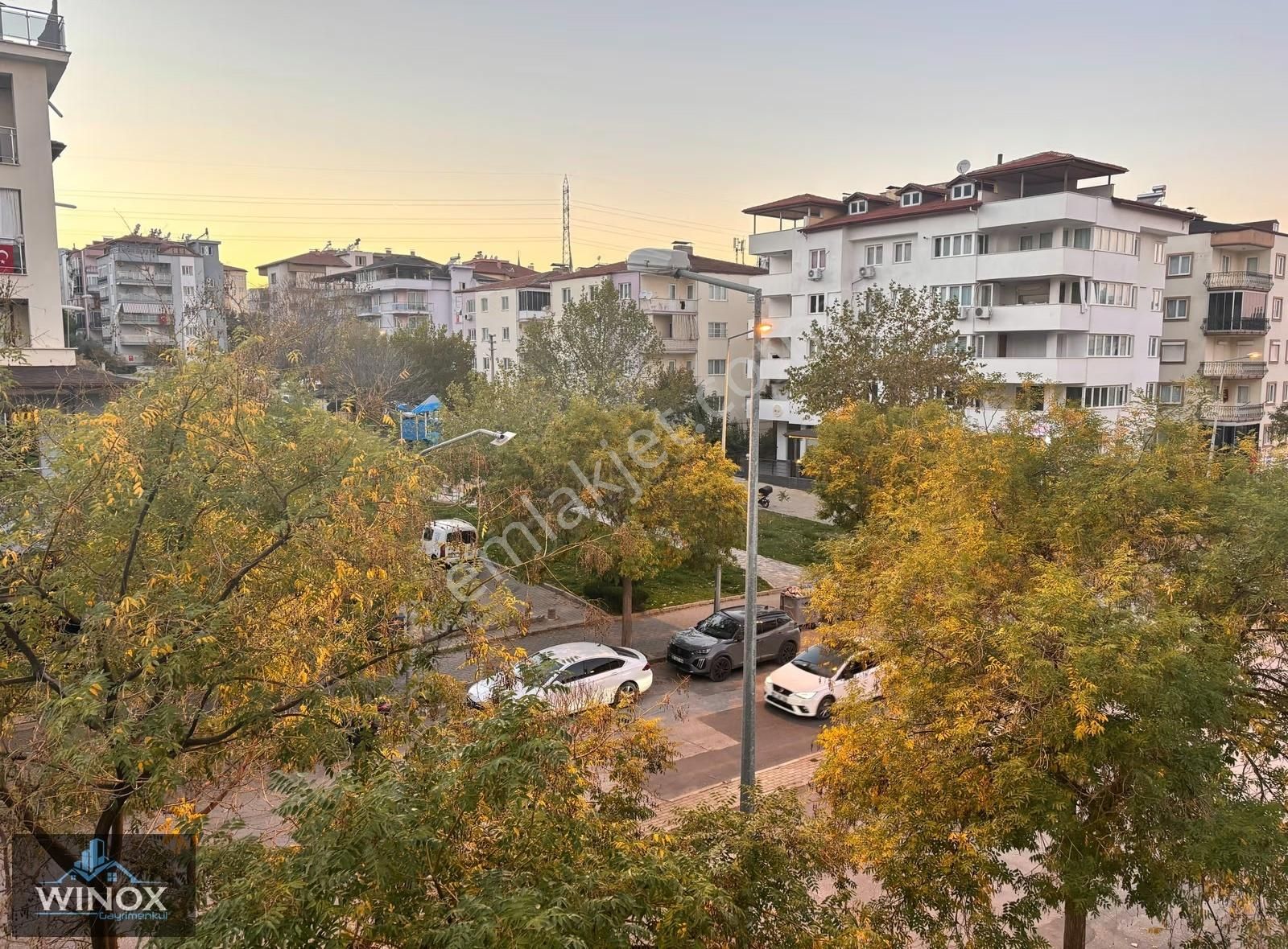 1+1 Park Manzaralı Ara Kat Asansörlü Yüksek Kira Getirili