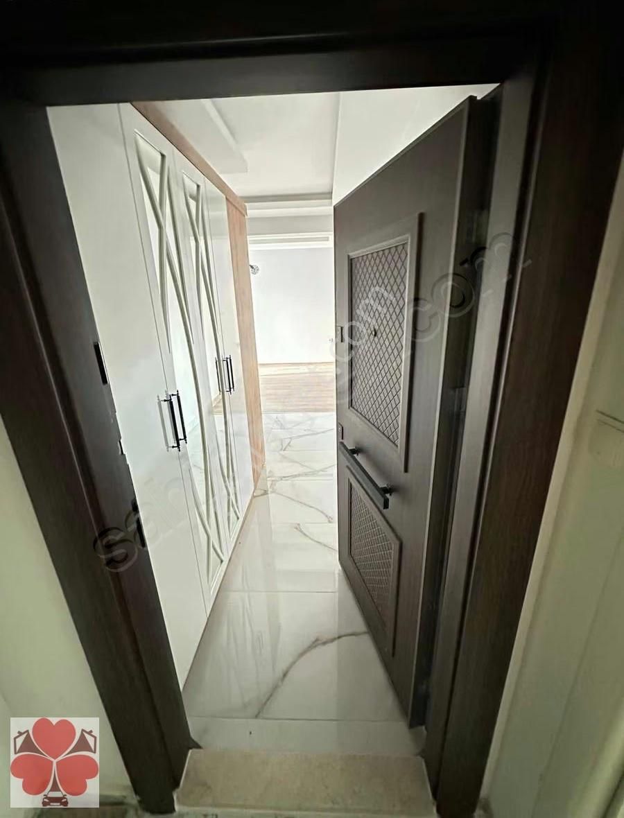 Yonca'dan Mezitli Menderes'te Geniş Teraslı Kiralık 2+1 - Görsel 9