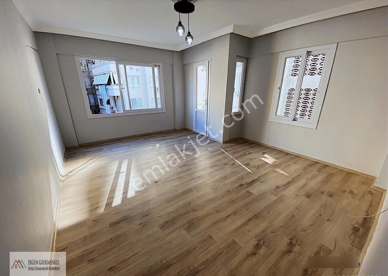 Ergünden Cumhuriyette Ara Kat İçi Full Yapılı Satılık 3+1 Daire