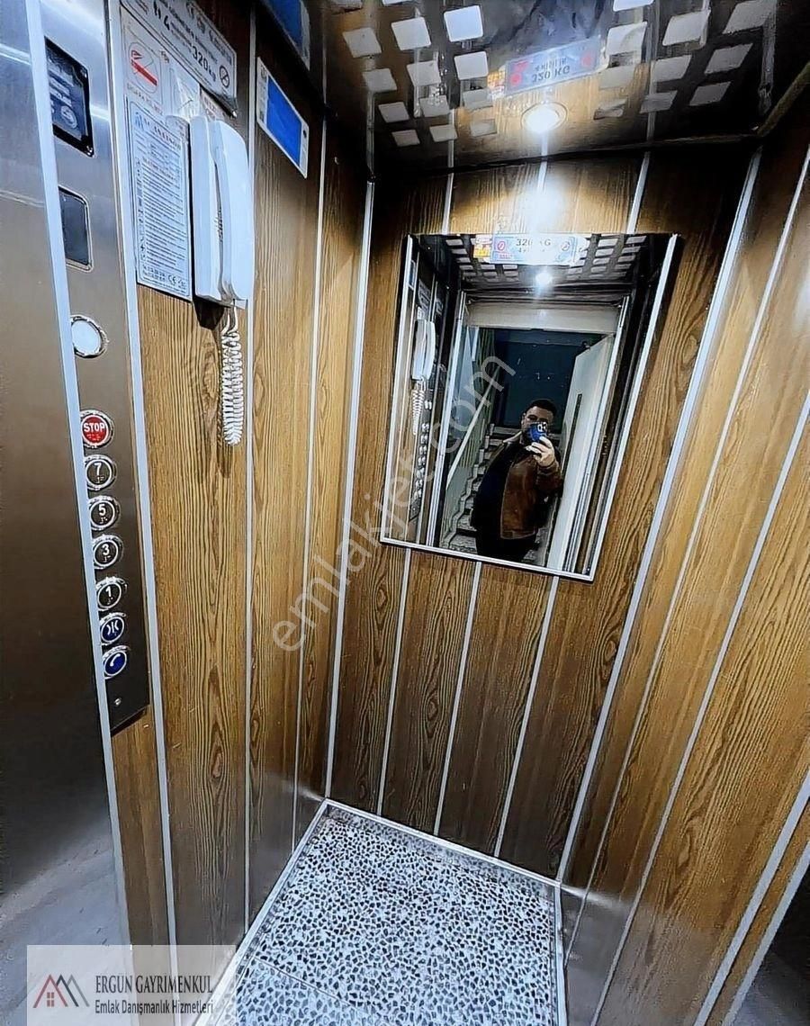 Ergünden İnönüde Forum Karşısı İşyeri Olmaya Uygun 3+1 Satılık