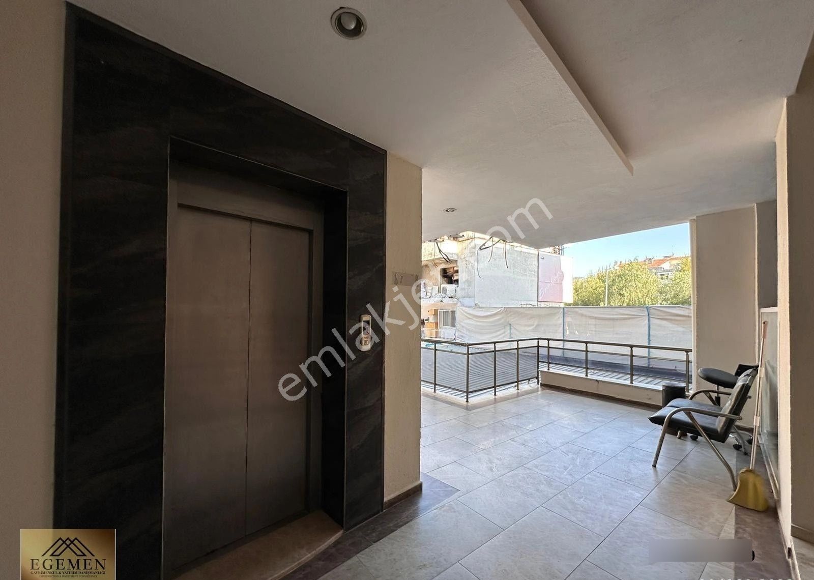 Kuşadası Merkezde Satılık İşyeri - Görsel 14