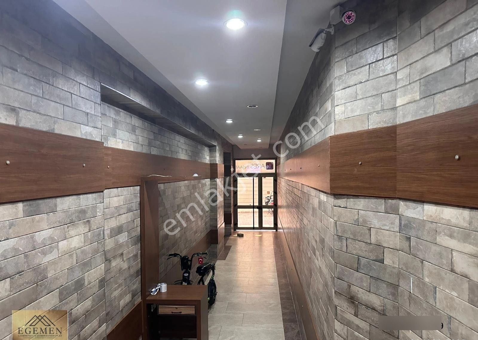 Kuşadası Merkezde Satılık İşyeri - Görsel 13
