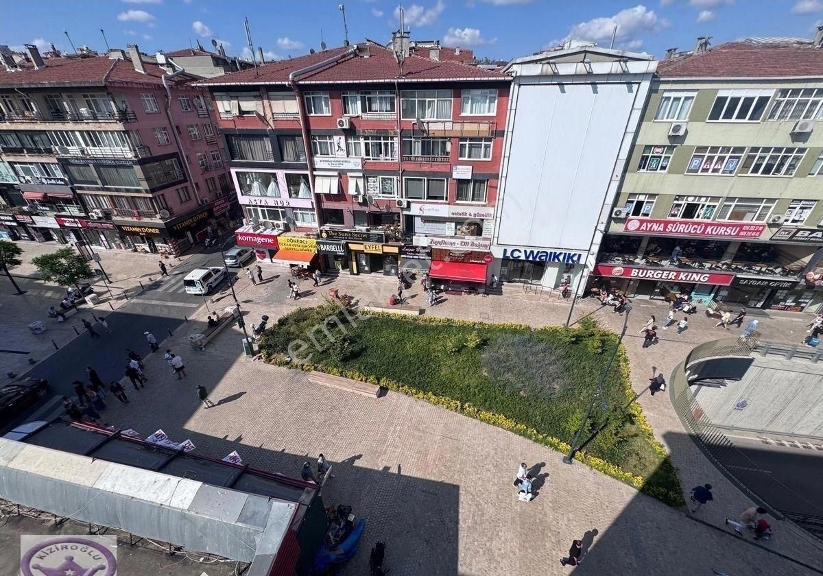 Maltepe Merkezde Ofise Konuta Uygun Asansörlü Otoparklı Balkonlu - Görsel 32