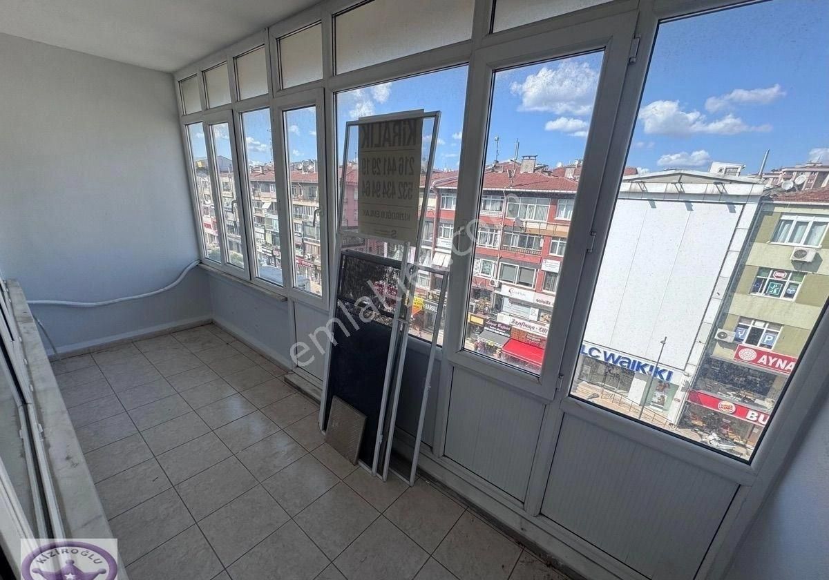 Maltepe Merkezde Ofise Konuta Uygun Asansörlü Otoparklı Balkonlu - Görsel 22