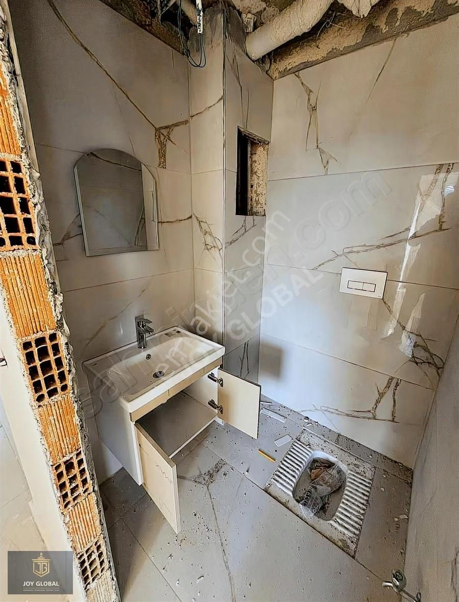 Yeniköyde Geniş Katta Asansörlü 2+1 Ayrı Mutfak Çift Balkonlu - Görsel 4