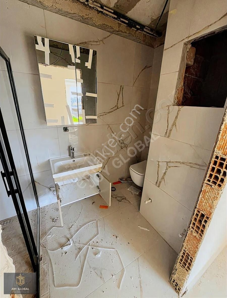 Yeniköyde Geniş Katta Asansörlü 2+1 Ayrı Mutfak Çift Balkonlu - Görsel 3