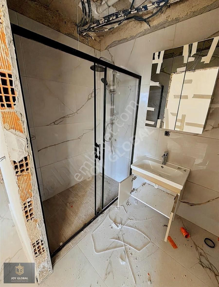 Yeniköyde Geniş Katta Asansörlü 2+1 Ayrı Mutfak Çift Balkonlu - Görsel 5