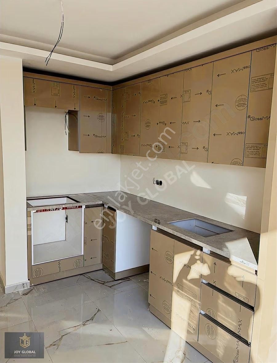 Yeniköyde Geniş Katta Asansörlü 2+1 Ayrı Mutfak Çift Balkonlu - Görsel 15