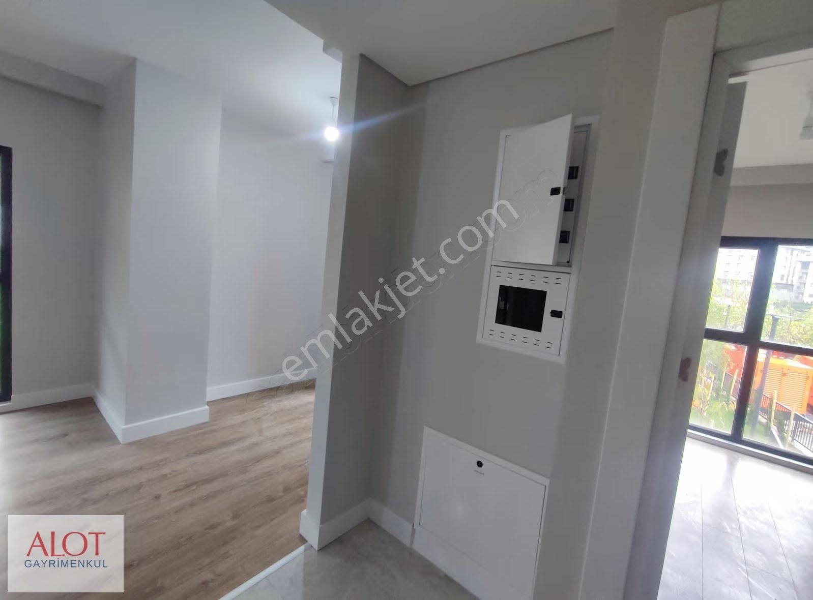 Üsküdar Mehmetakif Ersoy Caddesi Emlak Konut 1+1 - Görsel 8