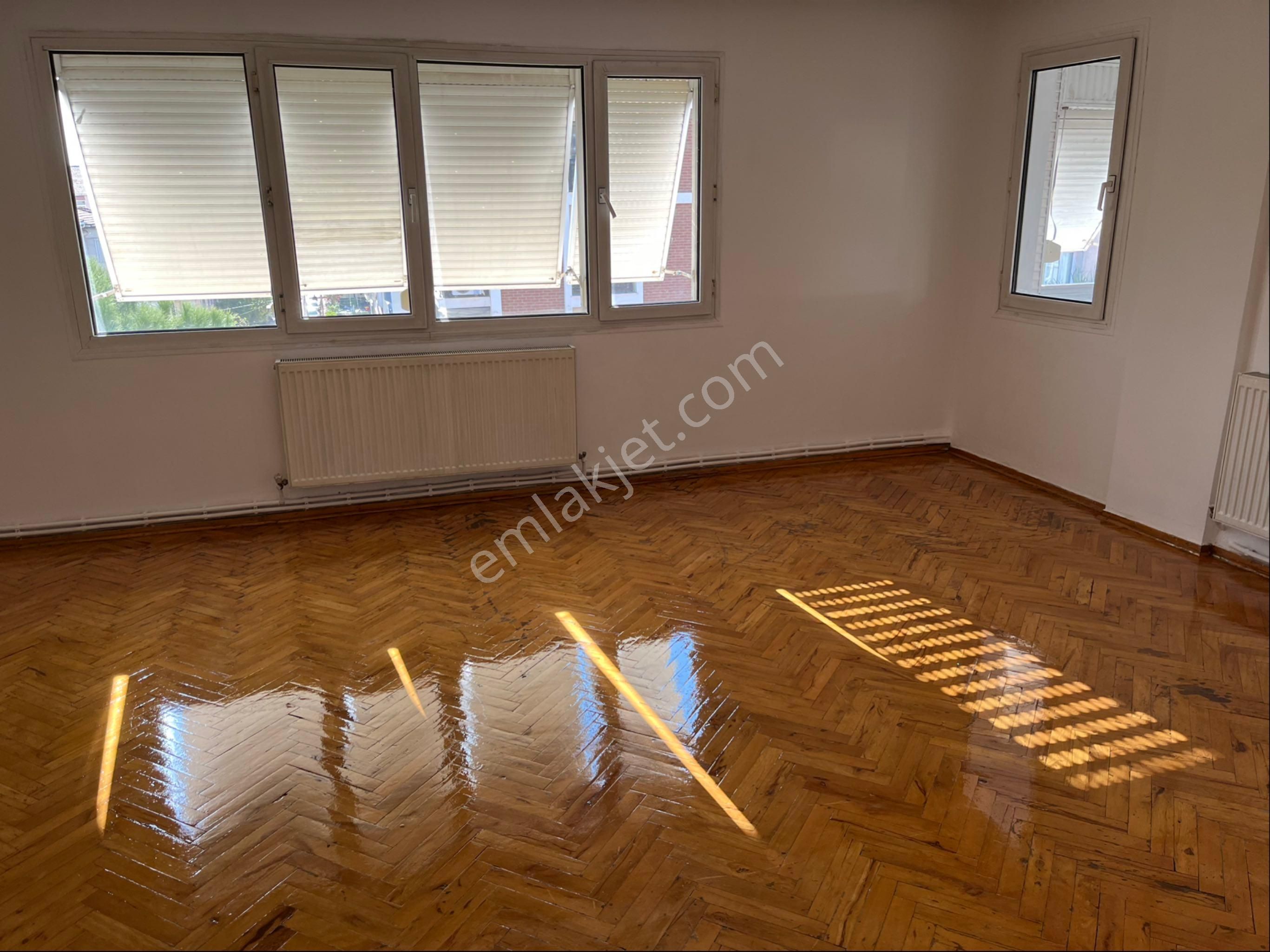 Denize Yakın Karşıyaka’da Ferah Kiralık Daire - Görsel 12