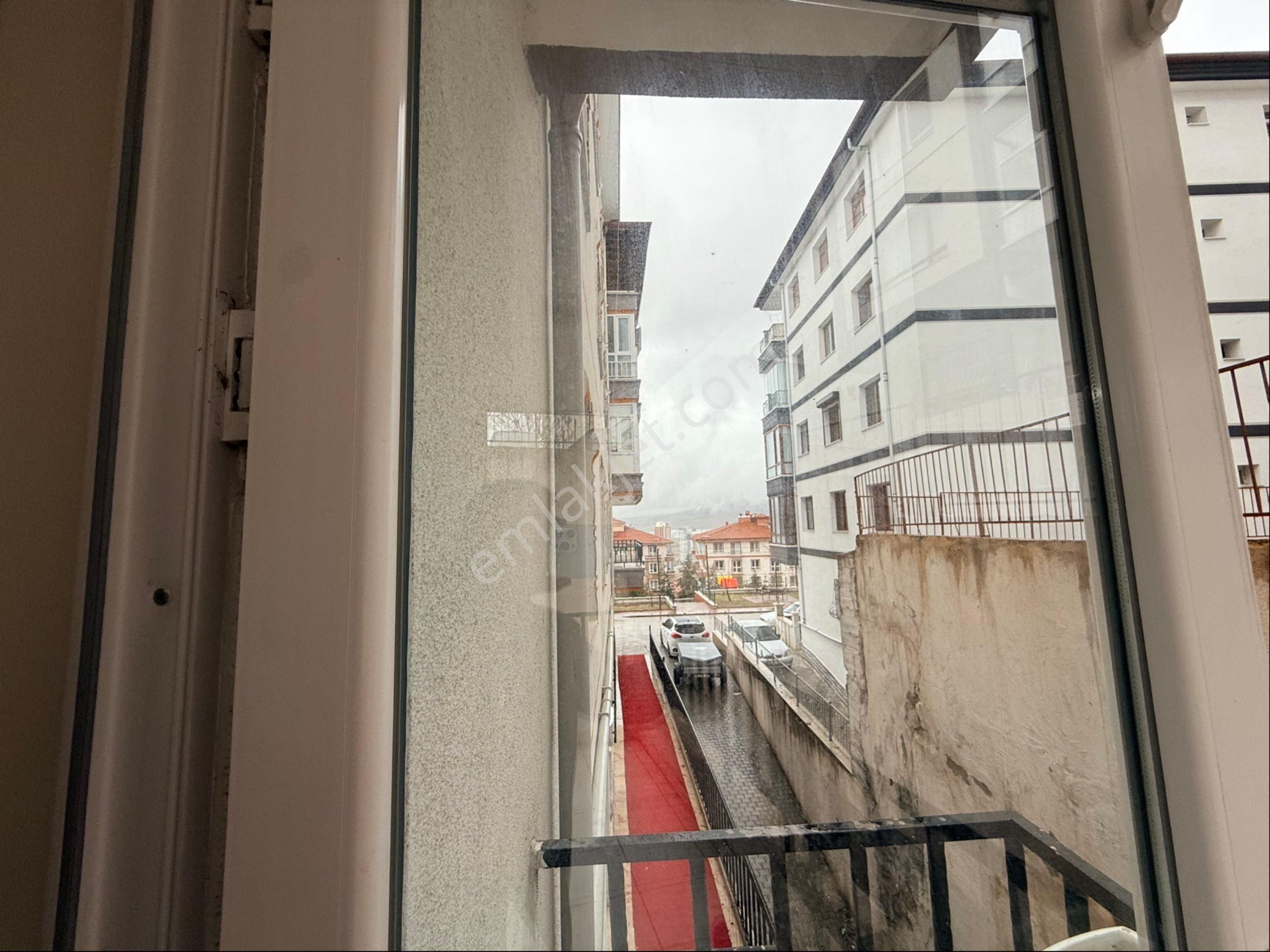 Satılık 3+1 Katta Daire - Görsel 8