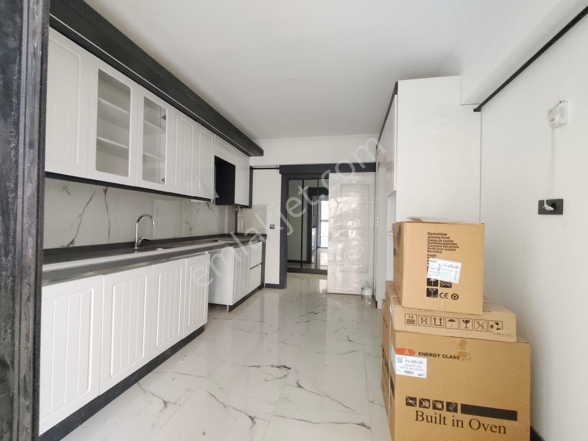 Yılmaz Gayrimenkul'den Selçuklu'mah 3+1 Arakatta Yapılı Sıfır Asansörlü Fırsat