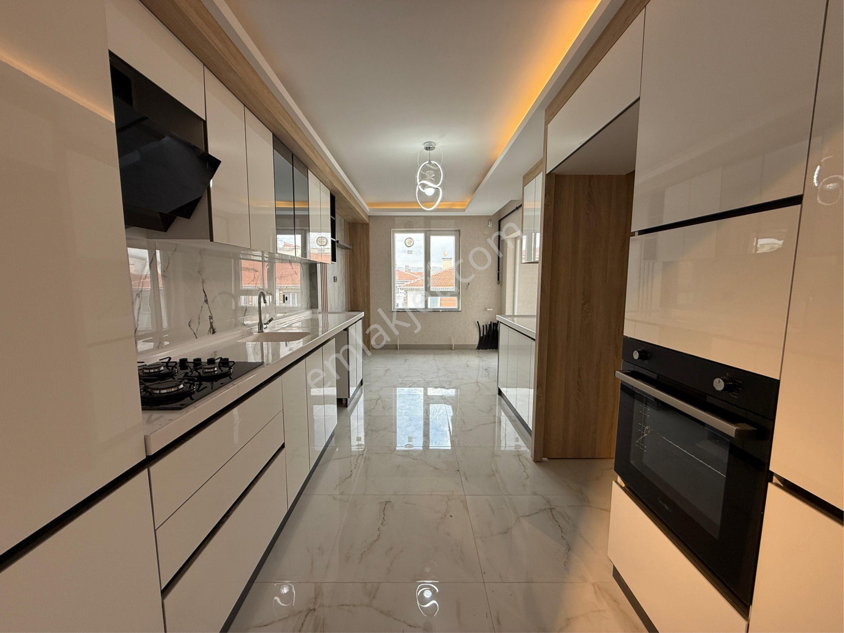 Karakaya Mah. Botanik Parkın Yanında Lüx Yapılı Sıfır Bina - Görsel 33