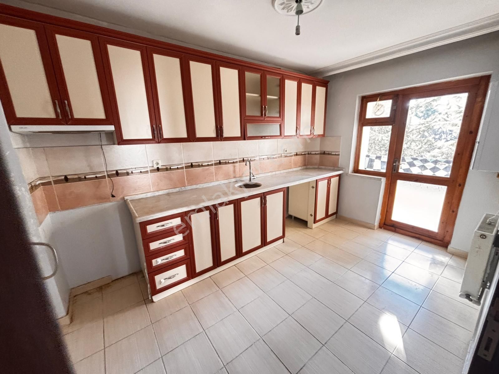 Yılmaz Gayrimenkul'den Mah 3+1 2. Ara Katta 3.819 Pazarlıklı Yeni Bina Yapılı 3.819.000 Tl