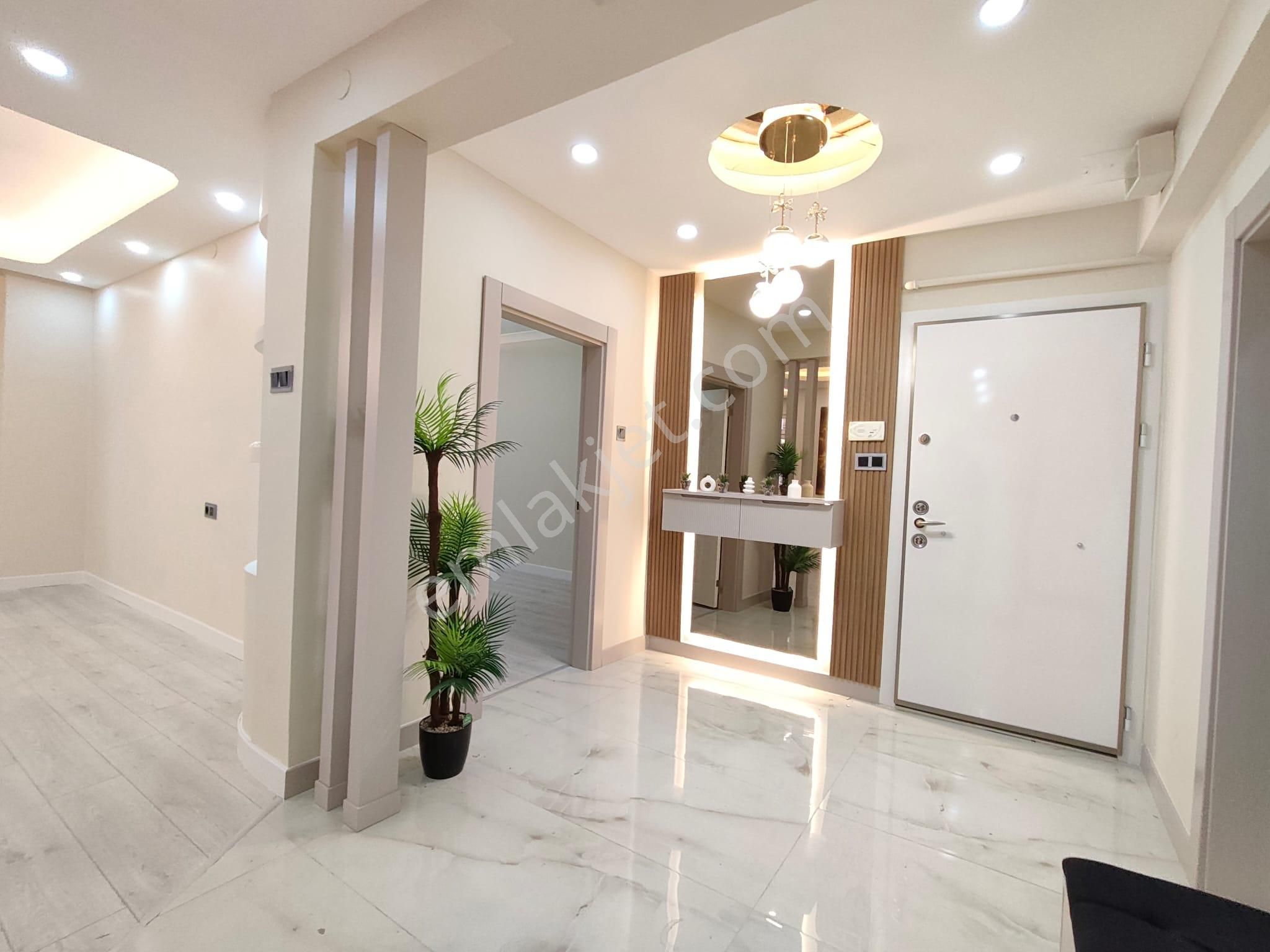 Yılmaz Gayrimenkul Den Mareşal Çakmak Mah 3+1 Arakat Lüx Yapılı 3. Banyolu 4.595 Pazarlıklı