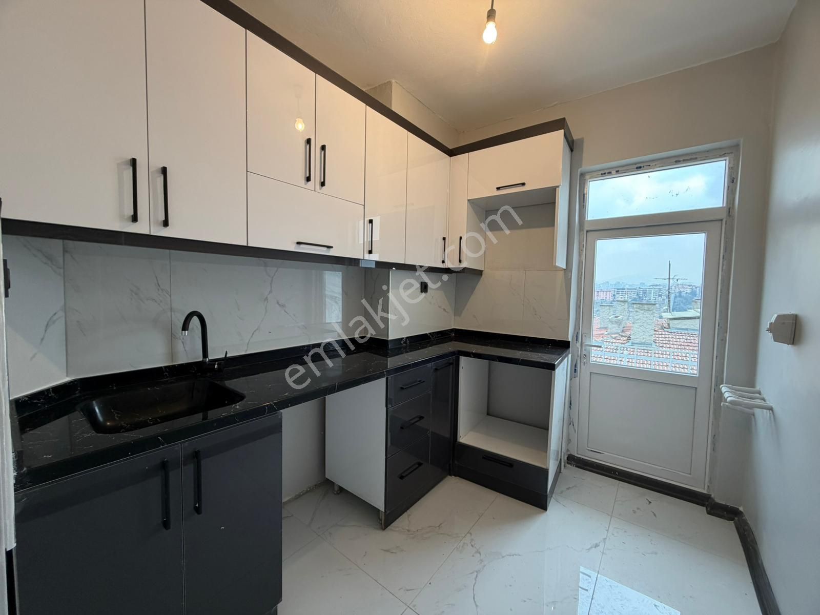 Kariyer'den Kalaba'da Cadde Yakını Katta Lüx Yapılı 3+1 Fırsat Daire - Görsel 2