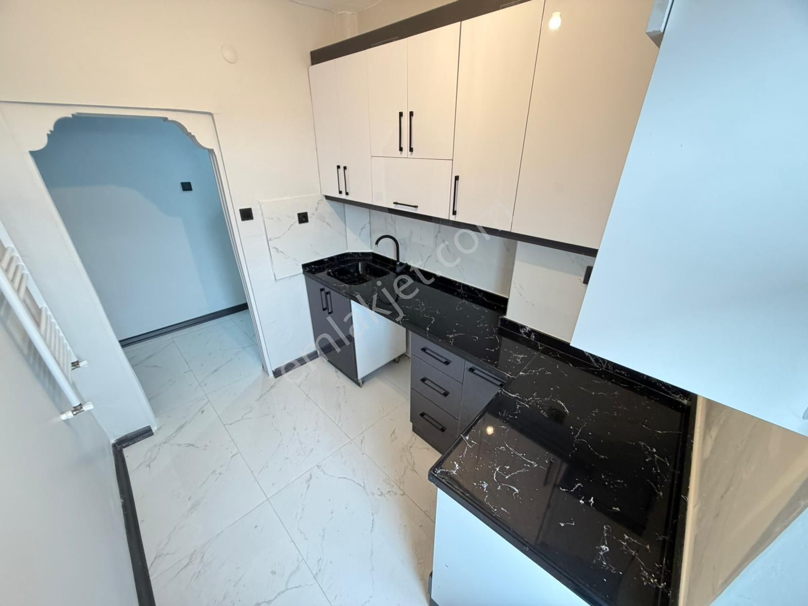 Kariyer'den Kalaba'da Cadde Yakını Katta Lüx Yapılı 3+1 Fırsat Daire - Görsel 3