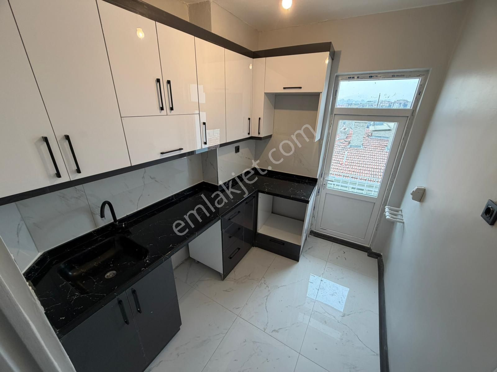 Kariyer'den Kalaba'da Cadde Yakını Katta Lüx Yapılı 3+1 Fırsat Daire - Görsel 14