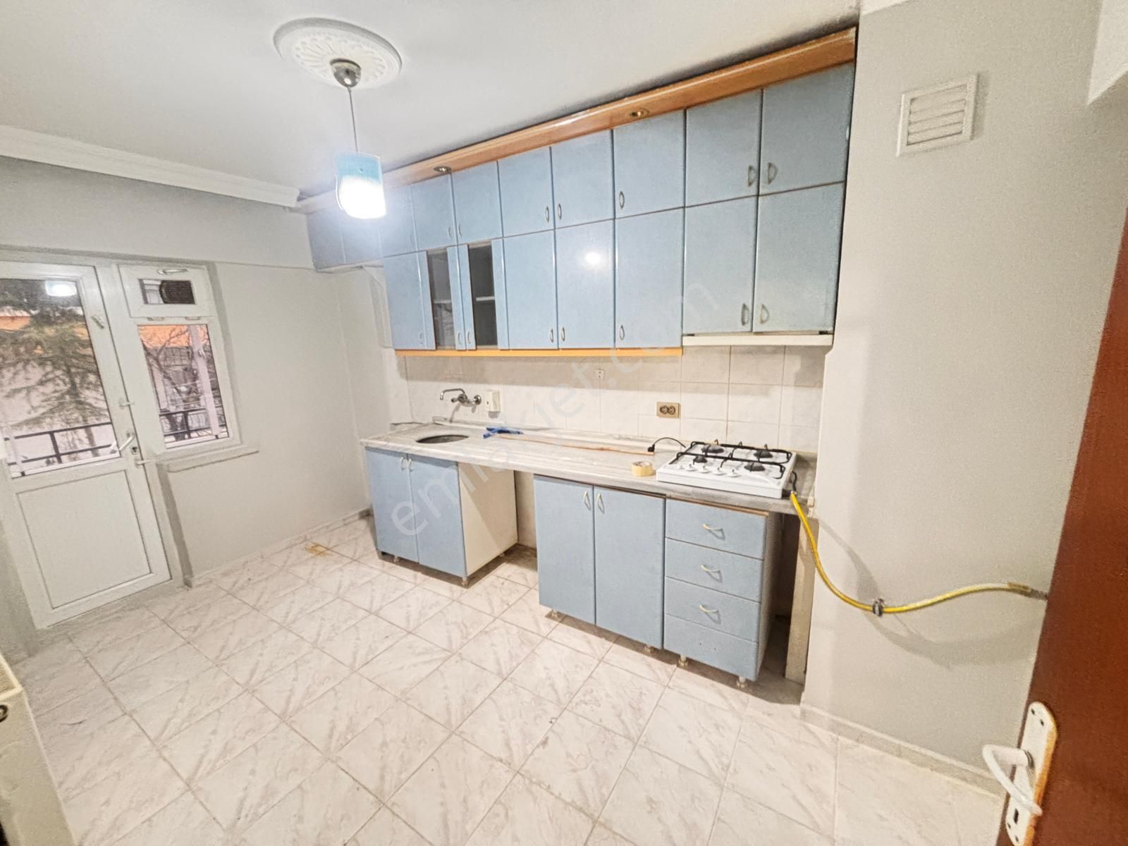 Yılmaz Gayrimenkulden 3+1 Kat Konumunda Yüksek Giriş 19.000 Pazarlıklı Yapılı Daire