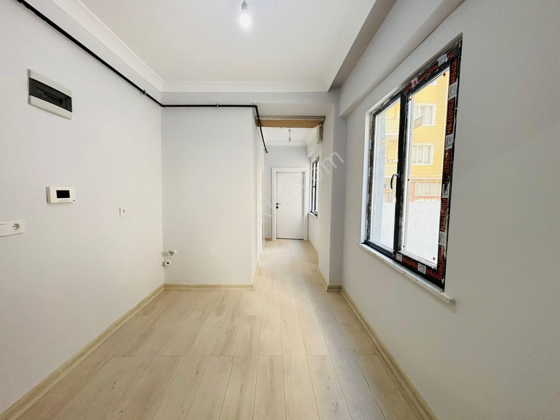 Güven'den Çarşıya Yakın Yüksek Kira Getirili, K.otoparklı 1+1 Ev - Görsel 12