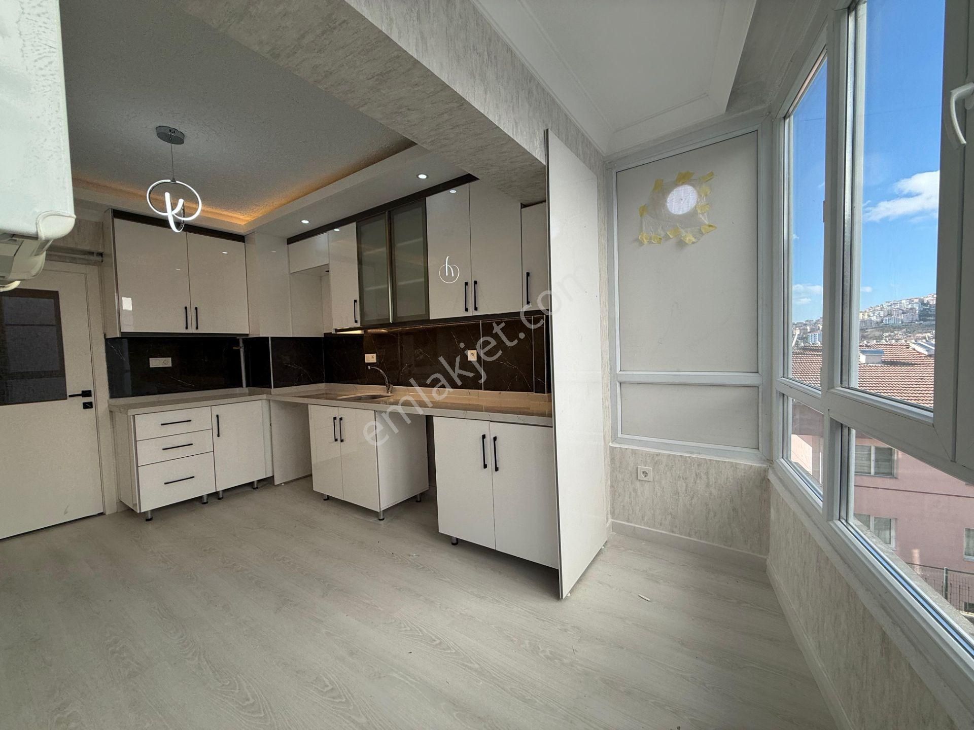 İncirli'de Merkezi Konum Ara Katta Lüx Yapılı Manzaralı 3+1 Daire - Görsel 17