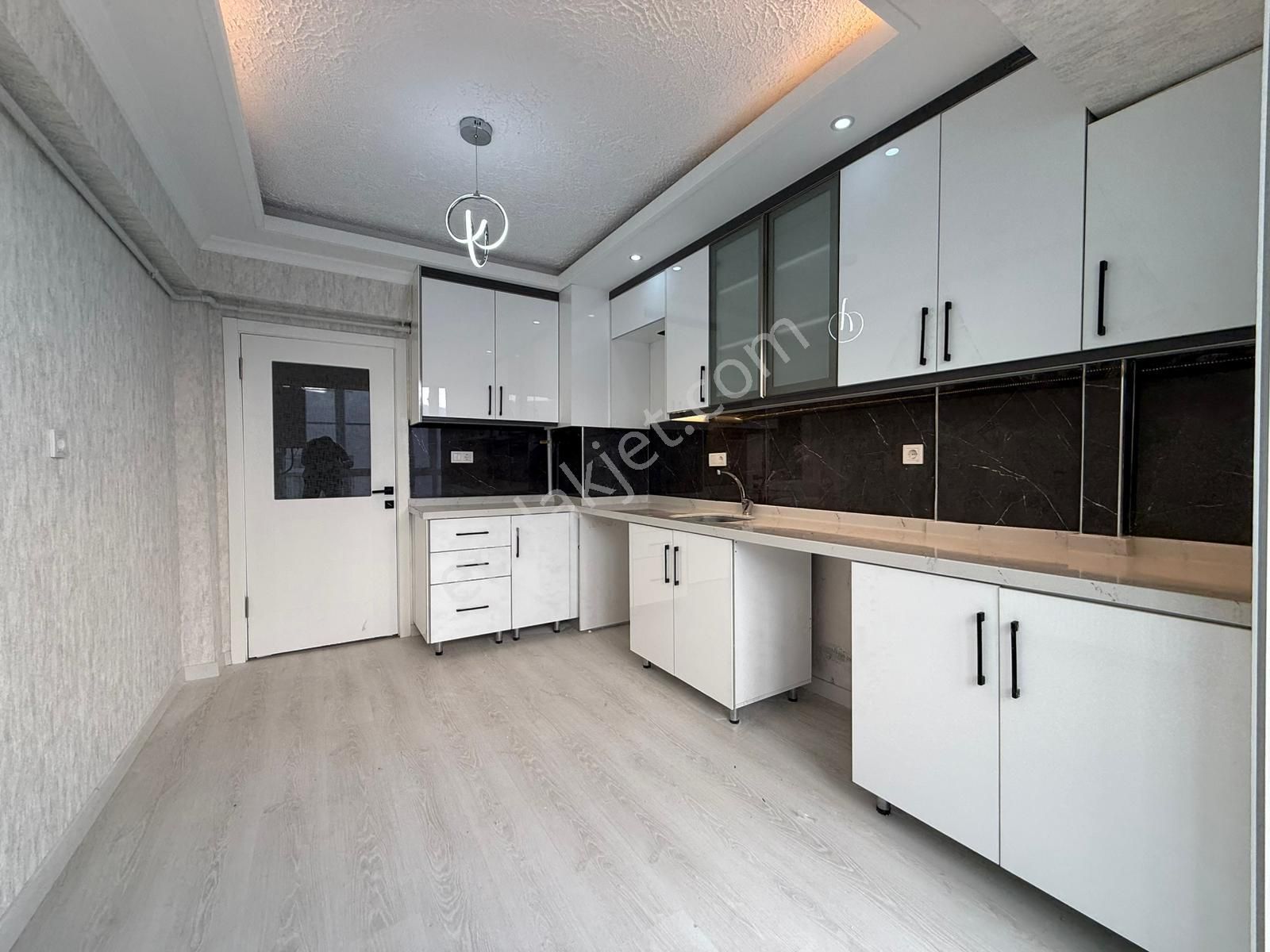 İncirli'de Merkezi Konum Ara Katta Lüx Yapılı Manzaralı 3+1 Daire - Görsel 30